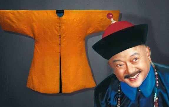 Hòa Thân sung sướng khoe Kỷ Hiểu Lam được vua ban cho 'áo miễn tội chết' – Chiếc áo như vậy có tồn tại?