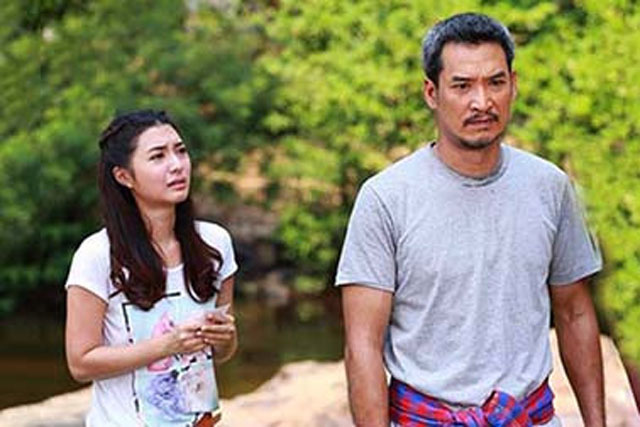 Bố vợ lên vay tiền mà chồng từ chối luôn, tôi nuốt nước mắt dúi cho bố một vật rồi gọi taxi cho ông về trong đêm