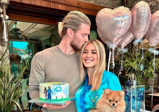 Thủ môn cao 1m90 cầu hôn thành công "nữ phóng viên quyến rũ nhất thế giới", chính chủ chờ nửa năm mới khoe tin vui