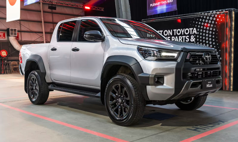 Toyota Hilux 2024 trình làng, thêm phiên bản hybrid, giá từ 407 triệu đồng