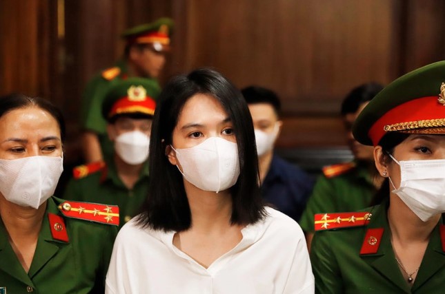 Ngọc Trinh lãnh 1 năm tù treo