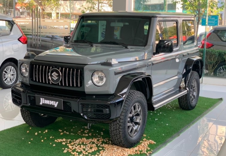 Cận cảnh Suzuki Jimny độ kiểu G 63 tại đại lý: Giá 999 triệu đồng, giao ngay trong tháng này