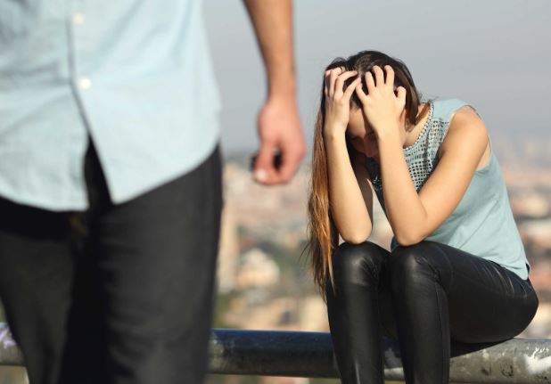 Sau khi đường ai nấy đi với chồng cũ, anh ta đưa tôi quyển album nhỏ chứa thứ cực bất ngờ