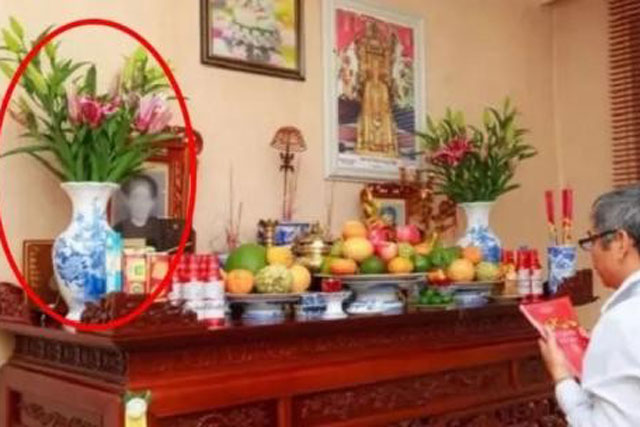 3 loại hoa đặt lên bàn thờ tưởng hút lộc nhưng hóa ra mang tội