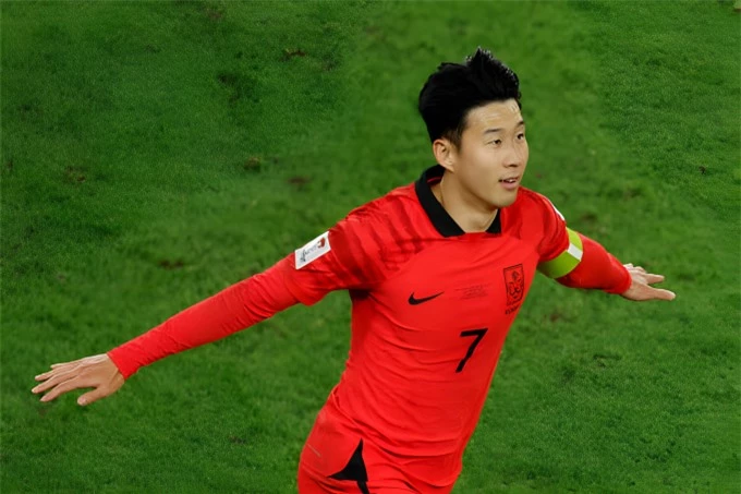 Tại cuối hiệp phụ đầu tiên, Son sút phạt ghi bàn, ấn định chiến thắng 2-1 cho Hàn Quốc