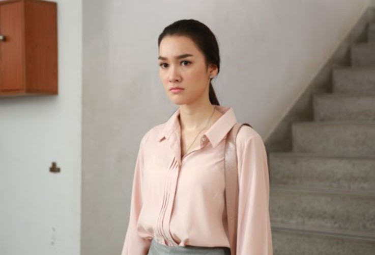 Choáng váng khi thấy anh trai đưa người yêu cũ đi mua sắm, bỏ mặc vợ ở nhà chăm con nhỏ