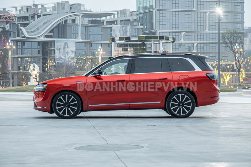 SUV dài hơn 5,2 mét, công suất 496 mã lực, tiêu thụ chỉ 0,95 lít xăng/100 km, giá hơn 1,5 tỷ đồng, khách hàng thi nhau chốt đơn