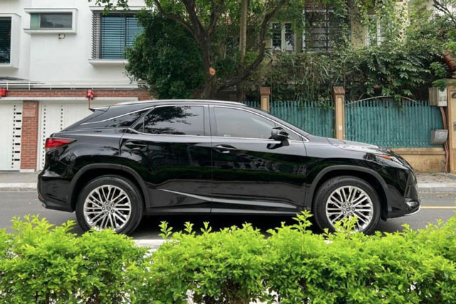 Sau 3 năm lăn bánh, Lexus RX 300 cũ chấp nhận bán 'lỗ' tới 800 triệu đồng
