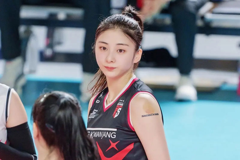 Nhan sắc vạn người mê của hot girl bóng chuyền cao 1m81