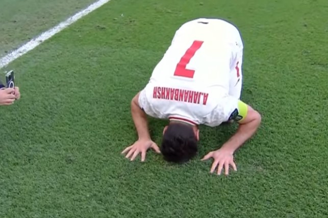 Cầu thủ Iran khóc như mưa sau khi nghẹt thở loại tuyển Nhật Bản tại Asian Cup 2023