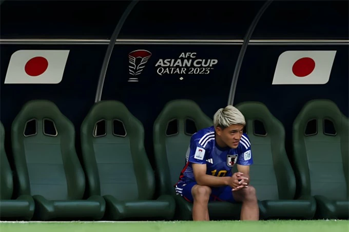 Ở chiều ngược lại, các cầu thủ Nhật Bản không giấu được nỗi buồn bị loại