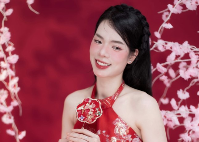 D&#xE0;n hoa kh&#xF4;i b&#xF3;ng chuy&#x1EC1;n Vi&#x1EC7;t Nam &#x111;&#x1ECD; s&#x1EAF;c khi di&#x1EC7;n &#xE1;o d&#xE0;i ng&#xE0;y t&#x1EBF;t, nhan s&#x1EAF;c kh&#xF4;ng &#x111;&#xF9;a &#x111;&#x1B0;&#x1EE3;c &#x111;&#xE2;u