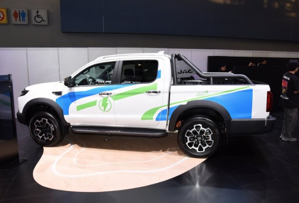 'Ông trùm' xe tải tại Việt Nam tấn công phân khúc bán tải điện: thiết kế hầm hố, sức mạnh ấn tượng, phạm vi di chuyển lên tới 500km