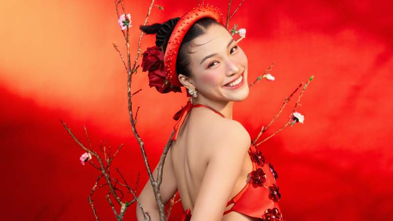 Á hậu Hoàng Oanh khoe nhan sắc đậm nét Á Đông trong bộ ảnh Tết