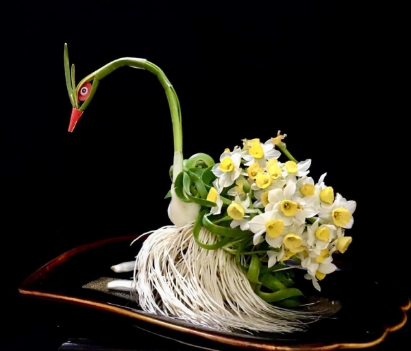 Gọt hoa thuỷ tiên - thú chơi tao nhã ngày xuân 