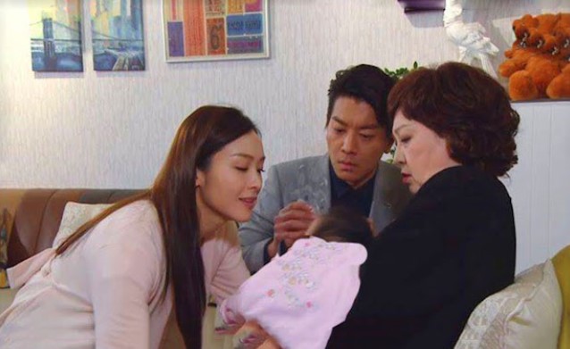 Về quê ăn Tết, tôi cảm động rơi nước mắt khi nghe được câu nói của mẹ chồng với bác hàng xóm