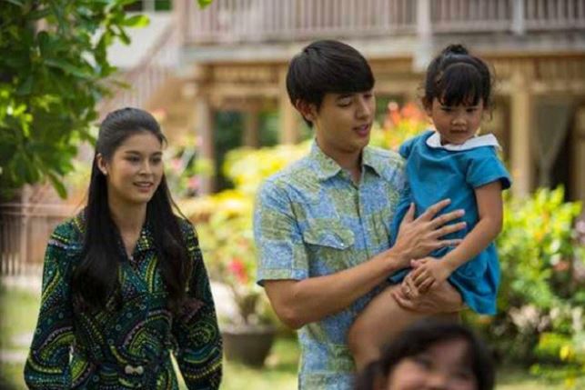 Về quê ăn Tết, bố chồng lấy ra hộp nho khô hết hạn làm tôi rớm nước mắt