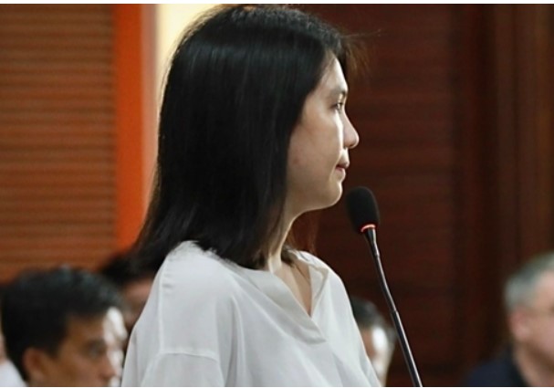 Đang nhận án treo, Ngọc Trinh có được phép tái xuất showbiz và kinh doanh online hay không?