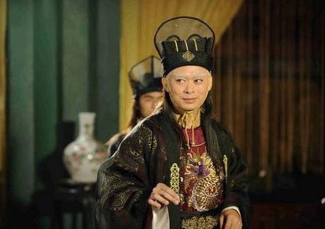 Thái giám thời xưa vệ sinh ra sao mà luôn có mùi nồng nặc kinh khủng trên cơ thể, dù đứng từ xa cũng ngửi thấy rõ?