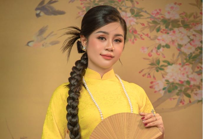 Hoa hậu Hồng Linh khoe vẻ đẹp sắc sảo trong bộ ảnh đón năm mới