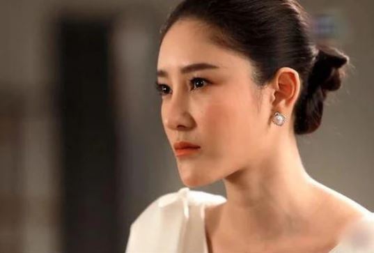 Trước ngày cưới, ả người yêu cũ của chồng đã nhắn tin chọc điên tôi