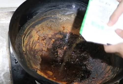 Phần đáy nồi bị cháy, hướng dẫn bạn một phương pháp đơn giản, dù cháy đen đặc sệt cũng sạch bóng trong vòng 3 phút