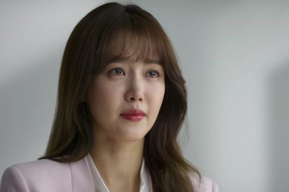 Mang tập tài liệu tới công ty vô tình gặp chồng cũ, anh ta khinh miệt xô đẩy tôi nhưng tím mặt khi nhìn thấy nội dung bên trong