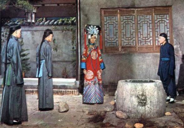 Miệng giếng rất nhỏ, làm thế nào Trân Phi có thể bị ném xuống? Thái giám già đến cuối đời mới kể lại hiện trường đầy ám ảnh