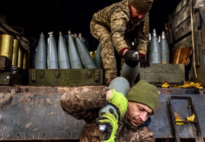 Châu Âu cần 2 năm để đuổi kịp Nga về quy mô sản xuất đạn pháo