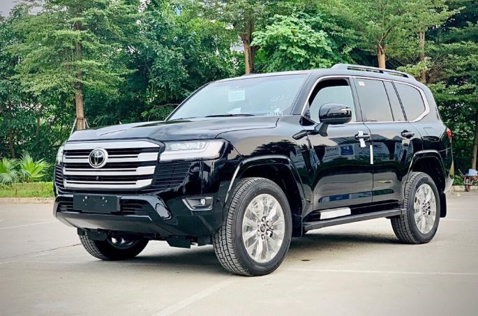 
Toyota Land Cruiser được rao bán ‘bia kèm lạc’ với tiền chênh đủ mua một chiếc Hyundai Creta