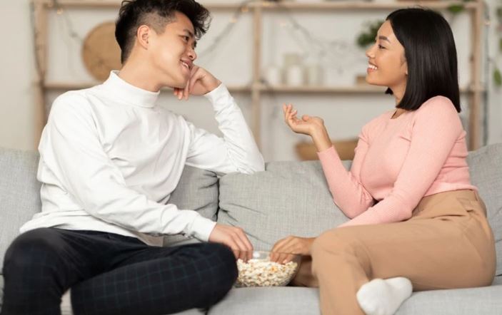 Vì chồng nhắn nhầm vào điện thoại, tôi mới biết anh có rất nhiều tiền