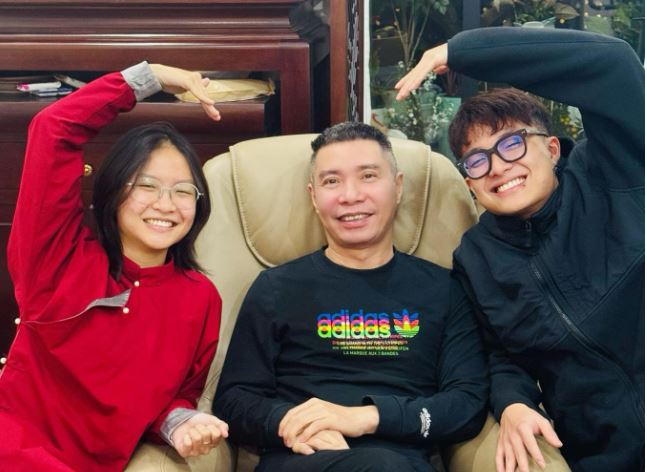 Ngày Tết, con trai đến thăm bố Công Lý, MC Thảo Vân bình luận 1 câu cho thấy đã văn minh còn dạy con quá khéo