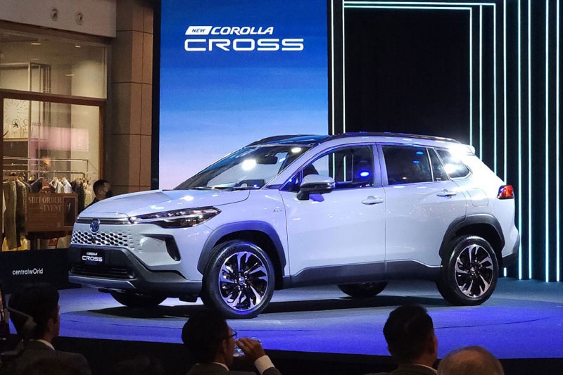 CLIP: Cận cảnh Toyota Corolla Cross 2024 vừa trình làng, giá từ 654 triệu đồng