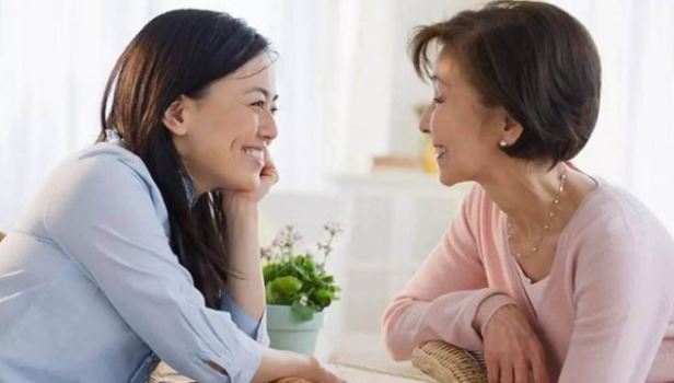 Nghe mẹ khoe khoản tiền làm nhà với chị hàng xóm mà tôi xấu hổ không dám ló mặt ra ăn mừng nhà mới
