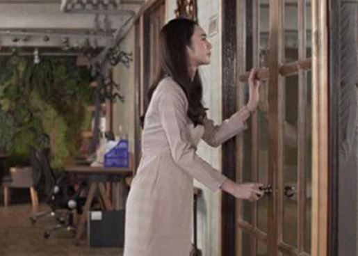 Bưng bát cháo lòng nóng hổi mời em dâu, em nói một câu khiến tôi điếng người