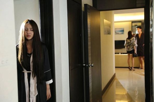 Đi làm về muộn, tôi ngỡ ngàng khi thấy vợ cũ của chồng, càng căm hận hơn với những lời đề nghị 'hoang đường' của anh