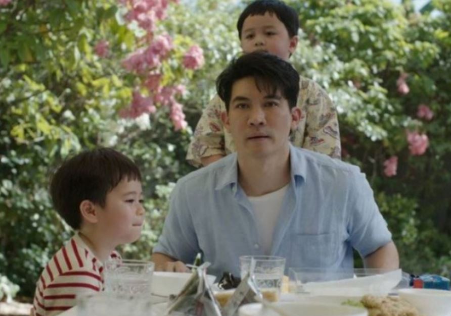 Nghe câu chồng mắng con, tôi giật mình nhìn đôi tay mình rồi ứa nước mắt chua chát