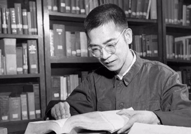 "Thiên tài Toán học" 47 tuổi lấy vợ, sinh đứa con trai bị hàng xóm chê "hư hỏng": Kết quả nhiều năm sau khiến ai nấy kinh ngạc