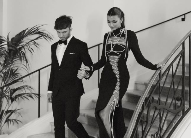 Bạn gái tay đua F1 sở hữu thân hình nóng bỏng "đốt mắt" người nhìn, được bạn trai gọi là "bùa may mắn"