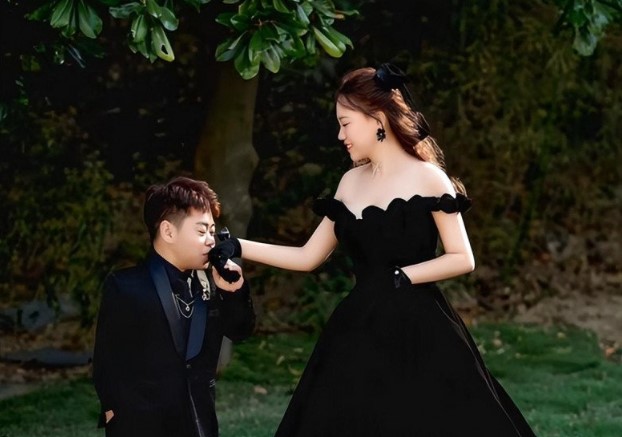 Chàng trai 1,28m mất 4 năm thuyết phục bố mẹ bạn gái, chi hơn 6 tỷ cùng xe sang để cưới vợ đẹp về nhà