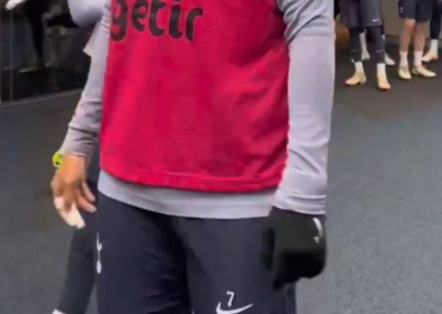 Xót xa trước hình ảnh mới nhất về chấn thương của Son Heung-min sau vụ ẩu đả với Lee Kang-in: Đau đến giật nảy người