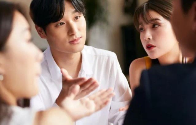 Họp lớp đầu năm, người yêu cũ chỉ nói một câu mà khiến tôi vỡ mộng toàn tập về tình đầu