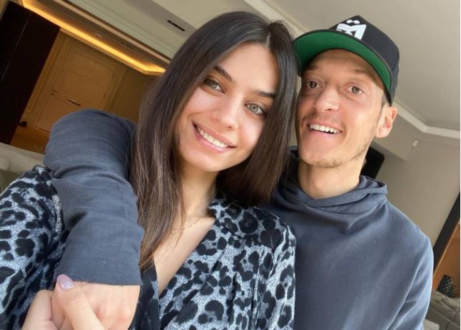 Viên mãn bên bà xã hoa hậu, cựu danh thủ lột xác về ngoại hình đến mức khó nhận ra