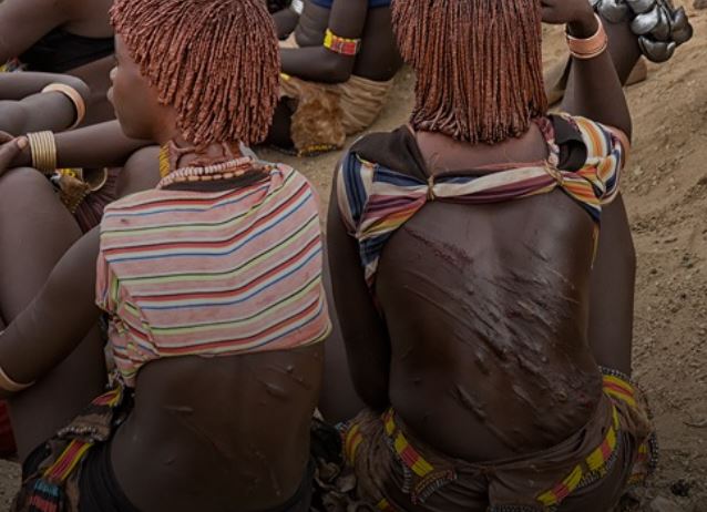 Bộ tộc nào mà phụ nữ ‘cầu xin’ chồng mình đánh