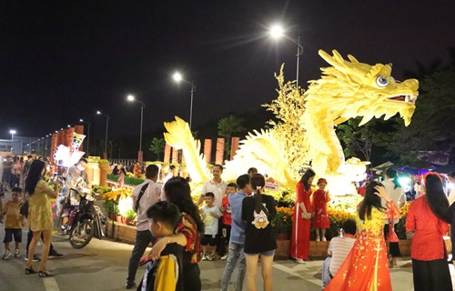 Nhiều điểm du lịch tại Đồng bằng sông Cửu Long hút khách dịp Tết