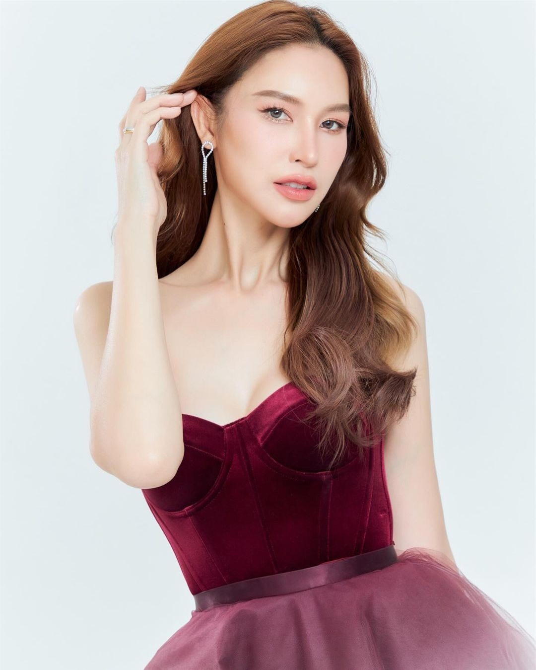 Nhan sắc người đẹp chuyển giới lăn ra sàn khi đăng quang hoa hậu ảnh 6