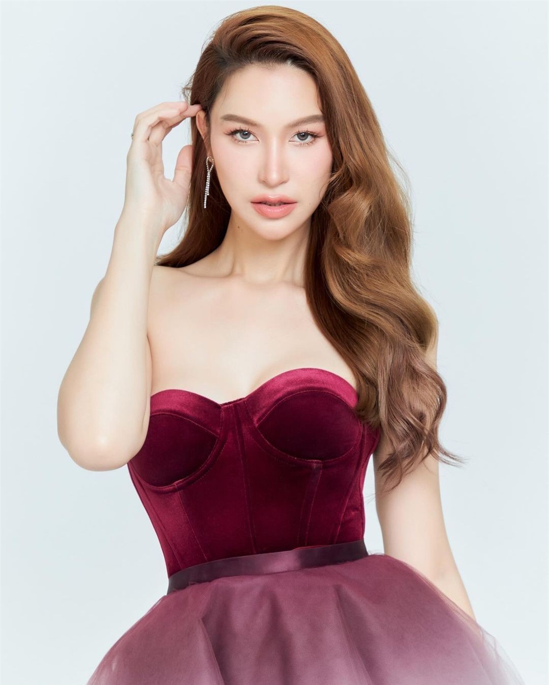 Nhan sắc người đẹp chuyển giới lăn ra sàn khi đăng quang hoa hậu ảnh 7