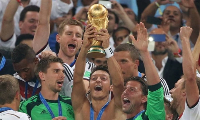 Mesut Ozil vô địch World Cup 2014 cùng đội tuyển Đức
