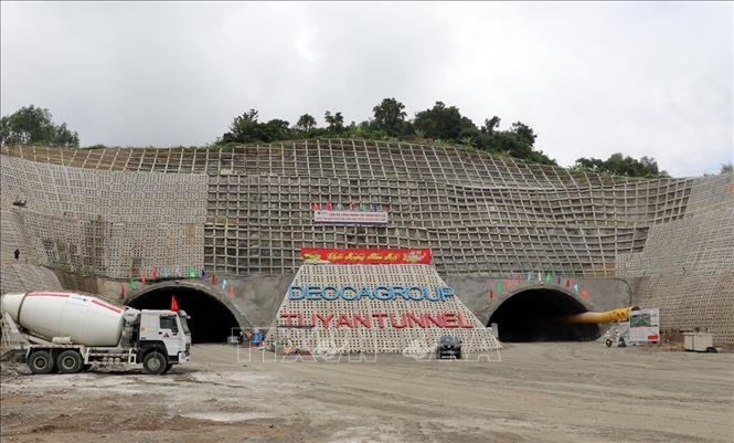 Khí thế trên công trường cao tốc Bắc - Nam ngày đầu năm