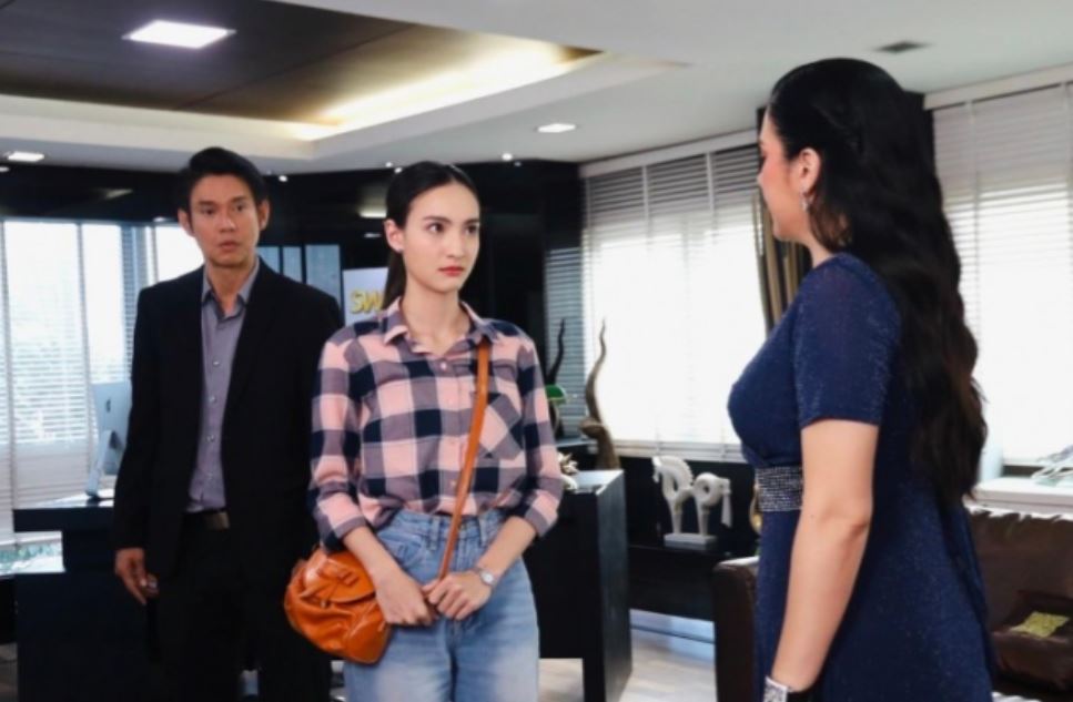 Đầu năm mới, tôi phát phong bao mừng tuổi cho chị giúp việc, ngờ đâu chị tỏ thái độ khinh ghét ra mặt